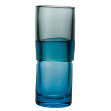 芬蘭的設(shè)計(jì)師Harri Koskinen 為Scandinavia 的設(shè)計(jì)團(tuán)隊(duì)Iittala 設(shè)計(jì)了一套玻璃器具