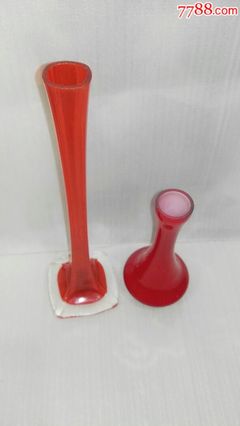 兩件玻璃器