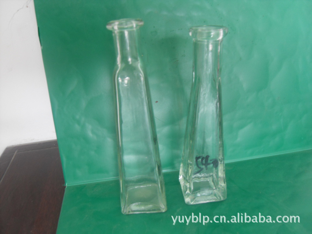 徐州恒發玻璃制品 專業生產多樣造型玻璃花瓶與許愿瓶系列